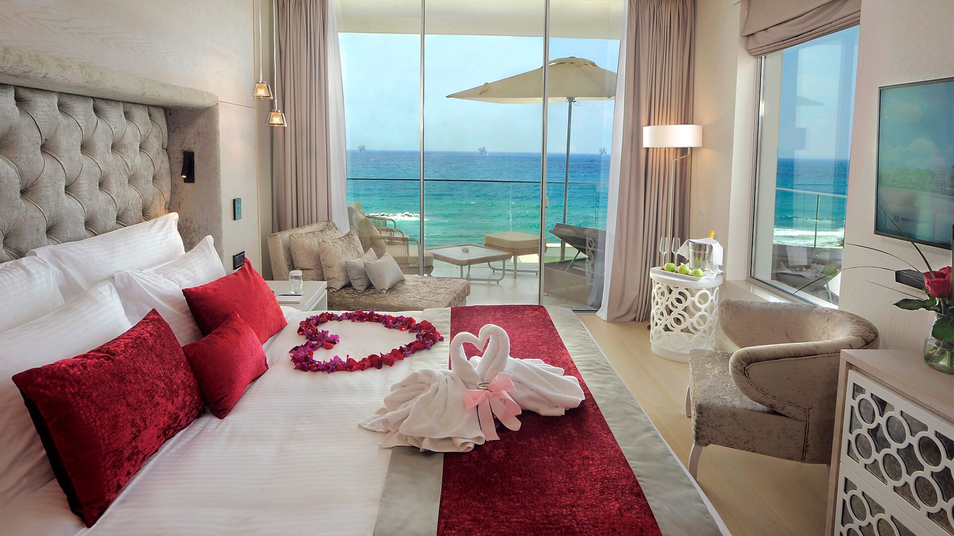 Luxury Honeymoon Suite at Amavi MadeForTwo Hotel